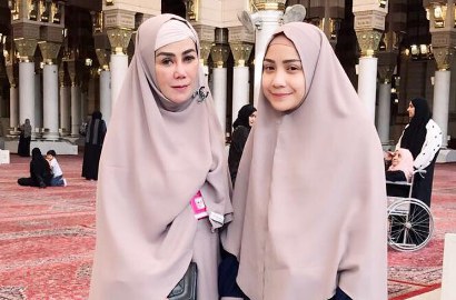 Nagita Cantik Berhijab di Madinah, Haters Ejek 'Calon Penghuni Neraka'