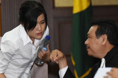 Tersenyum Usai Divonis Bersalah, Ayah Mirna Sebut Jessica Luar Biasa