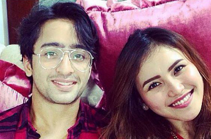 Beredar Foto Ayu Ting Ting-Shaheer Sheikh Umrah Bareng, Serius?
