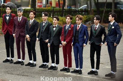 Member Pentagon Ini Ternyata Pernah Kerja di Toko Pakaian BWCWxEXO