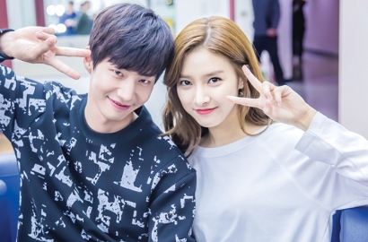Lagi, Song Jae Rim-Kim So Eun Kompak Pamer Selfie 'Mesra' di BTS 'Our Gab Soon'
