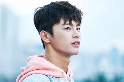 Seo In Guk Cs Makan-Makan Rayakan 'Shopping King Louis' Posisi Satu