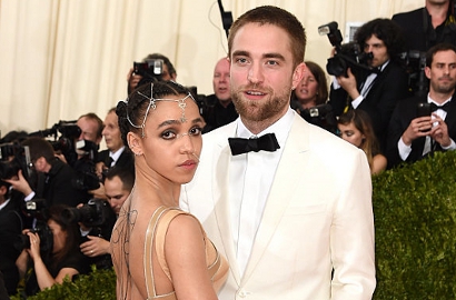 Sebut Hubungan Disertai Kekerasan Hal yang Seksi, Kekasih Robert Pattinson Dicibir