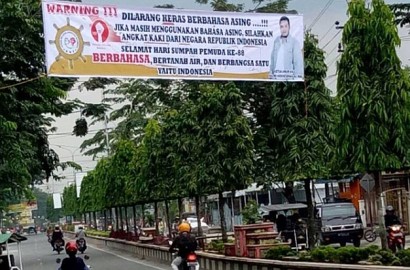 Bikin Gagal Paham, Spanduk Hari Sumpah Pemuda Ini Viral di Medsos