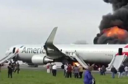 20 Orang Luka, Begini Kepanikan Penumpang Saat American Airlines Terbakar