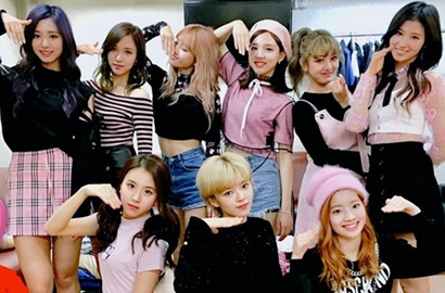 Tampil di 'SNL Korea', Intip Kocaknya Aksi Twice Jadi Teman Wanita 'Sempurna' Ini