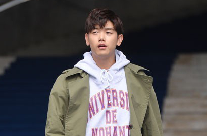Pamer Foto Kocak Bareng Sooyoung-Park Bo Gum, Eric Nam: Aku Paling Jelek