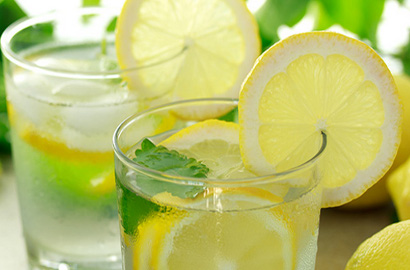 11 Manfaat Air Lemon yang Mungkin Tak Banyak Orang Tahu