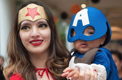 Dikabarkan Hamil Anak Ketiga, Nia Ramadhani Heboh Rayakan Pesta Halloween