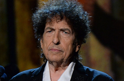 Sempat Bungkam, Bob Dylan Akhirnya Bersedia Terima Nobel Bidang Sastra