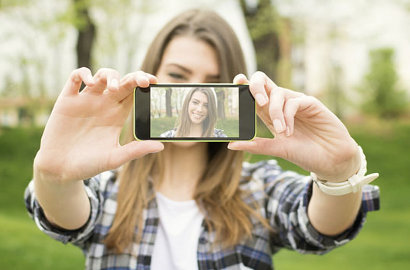 10 Gaya Selfie Gambarkan Kepribadian Seseorang, Anda yang Mana?