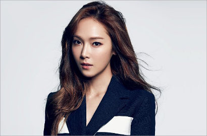 Elegan dan Seksi, Jessica Jung Tampil Mempesona di Pemotretan Majalah