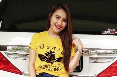 Raffi Cium Bibir Nagita Usai Umroh, Ayu Ting Ting Nyanyikan Lagu Galau India