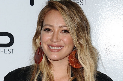 Kostum Halloween Dianggap Hina Suku Asli Amerika, Hilary Duff Minta Maaf