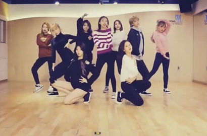 Tampil Kasual, Twice Kompak Latihan Dance Untuk Lagu 'TT'