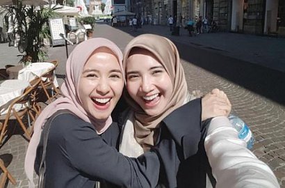 Bikin Haru, Zaskia Sungkar Peluk Laudya Cynthia Bella di Atas Ranjang RS
