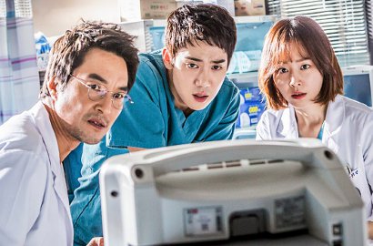 Menegangkan, Seo Hyun Jin Terluka dan Dioperasi di Teaser 'Romantic Doctor'