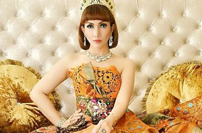 Gila, Roro Fitria Habiskan Rp 2 Miliar Demi Tampil Glamor di Silet Awards