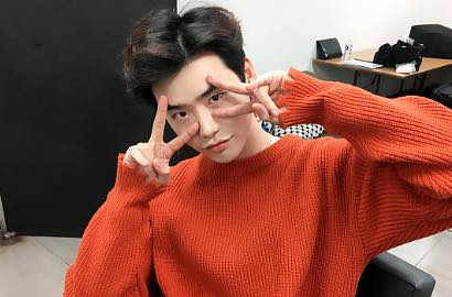 Lee Jong Suk Pamer Foto Berkumis, Fans Gemes