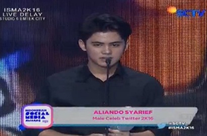 Deja Vu, Aliando Lagi-Lagi Hempaskan Afgan di Indonesian Social Media Award