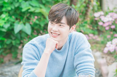 Jadi Cameo di 'Kim Bok Ju', Lee Jong Suk Rangkul Mesra Lee Sung Kyung