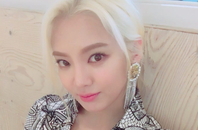 'Blusukan' Cantik di Kebun, Hyoyeon Digoda Gagal Move On dari Bali