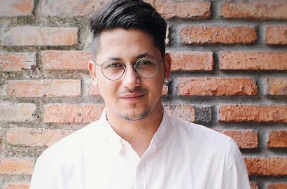 Keenan Pearce Mantan Raisa Asyik Ngerokok, Netter: Ngemut Permen Aja