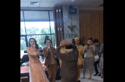 Kocak, 'Goyang Dumang' Kakek Ini Bikin Heboh Medsos