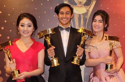 Caesar Hito 'Anak Jalanan' Belai Rambut Natasha Wilona, Netter: Awas Cinlok