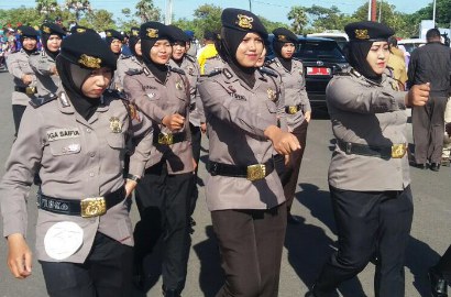 Pasang Polwan Berhijab di Garis Depan 4 November, Polisi Banjir Kritikan