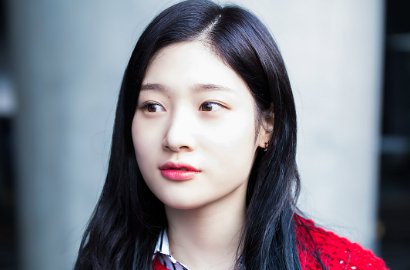 Kasihan, Foto Ini Bikin Jung Chae Yeon Dibilang Berkaki Pendek dan Tebal