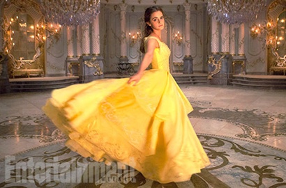 Jadi Pelayan, Emma Watson Mempesona di Foto Adegan 'Beauty and the Beast'