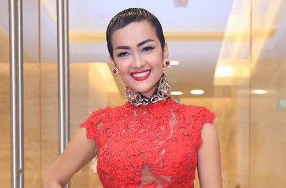Galau Ingin Punya Pacar, Julia Perez Malah Didekati Brondong dan Wanita Cantik