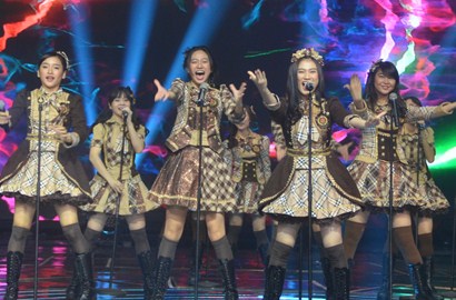 JKT48 Manggung di Jepang, Fans Kibarkan Bendera Indonesia