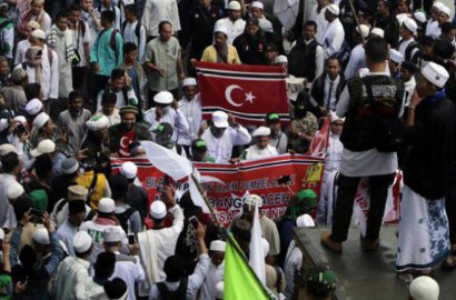 Bendera Mirip Logo GAM Berkibar di Aksi Damai, Polisi Hubungi Habib Rizieq