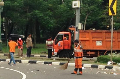 Bersihkan Sisa Demo 4 November, Dinas Kebersihan DKI Angkut 75 Ton Sampah