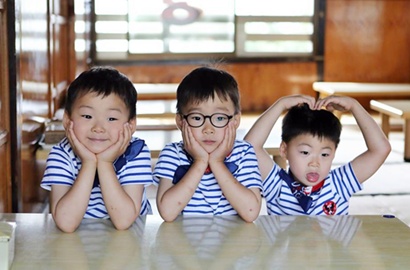 Kejutkan Bakal Tampil, Usilnya Song Triplet Sapa 'Superman is Back'