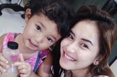 Pamer Foto Imut Bilqis, Ayu Ting Ting Dibully Gara-Gara Kuku Anak Kotor dan Hitam