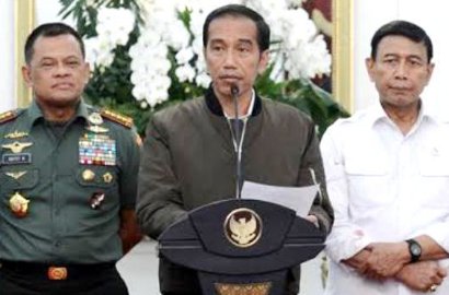 Pakai Jaket Bomber,  Pengamat Busana Puji Jokowi Sederhana Tapi 'Kekinian'