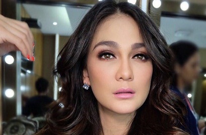 Luna Maya Ngaku Berencana Menikah di Luar Negeri, Kapan?