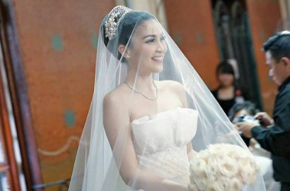 Diakhiri Ciuman Mesra, Sandra Dewi Resmi Menikah dengan Sang Kekasih