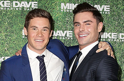 Beri Kado Ultah Adam DeVine, Zac Efron Nyanyi Lagu Nyeleneh Ciptaan Sendiri