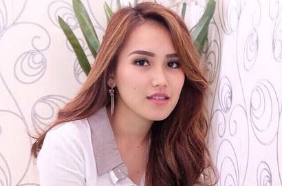 Ayu Ting Ting Dituding Cium Suami Orang, Apakah Raffi Ahmad?