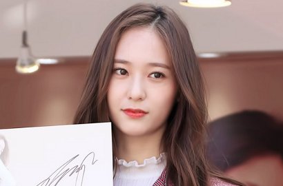 Cuaca Dingin Tak Jadi Halangan Krystal untuk Tampil Cantik di Bandara