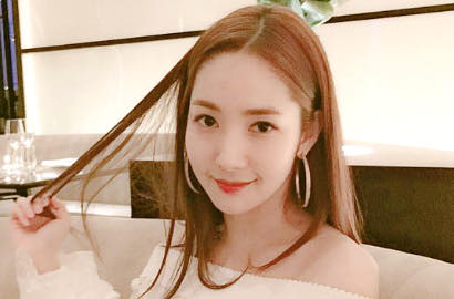 Pamer Foto Ultah Debut 10 Tahun, Park Min Young Disebut Cantik 'Natural'