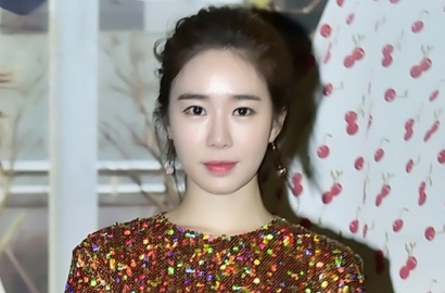 Yoo In Na Duduk Seksi Sembari Pose Menggoda di 'Goblin'