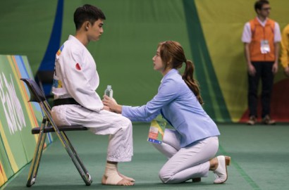 Main Bareng di 'Hyung', D.O. EXO Puji Park Shin Hye Selangit