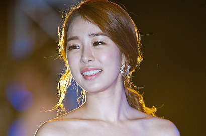 Yoo In Na Dipuji Cantik untuk 'Goblin', Netter Sindir Kim Go Eun