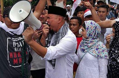 Curiga Video Orasi Diedit, Ahmad Dhani: Untung Ada Mulan Jameela