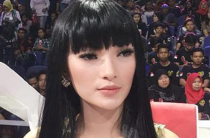 Cantik Berhijab Saat Kunjungi Jeddah, Zaskia Gotik Bikin Netter Adem
